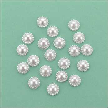 Flat Backed Pearl Medallion 13 mm white